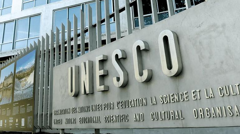 La Unesco sugiere prohibir el uso de teléfonos inteligentes en las escuelas