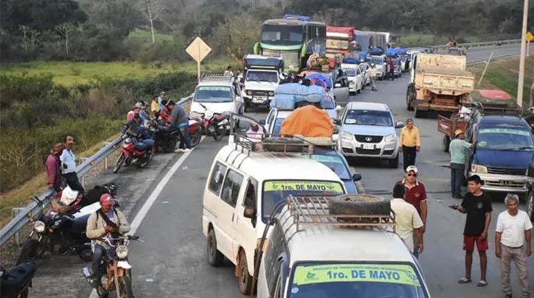 Bolivia y Brasil hablarán hoy del puente binacional en medio del bloqueo de vías