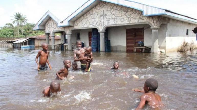 Unos diez millones de niños sin escuela por graves inundaciones en cuatro países de África