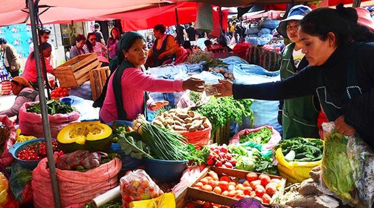 Hay más productos en los mercados, pero los precios varían poco