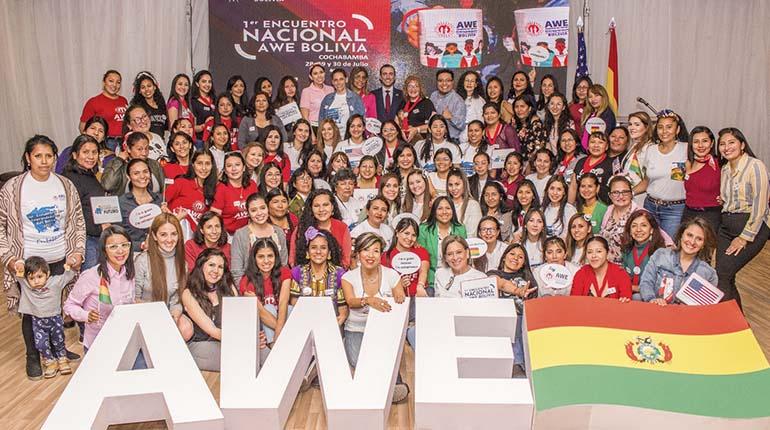 100 emprendedoras del programa AWE se reunieron en el primer encuentro nacional en Cochabamba