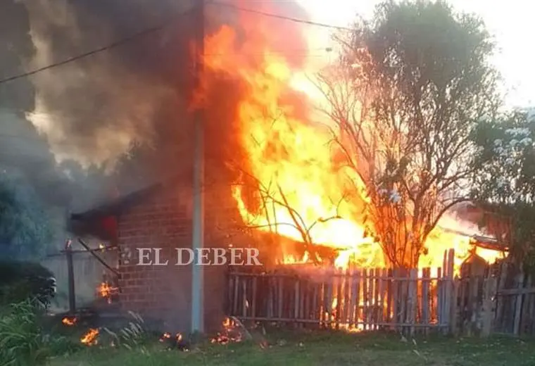 Incendio consume la casa de una naturista en El Puente