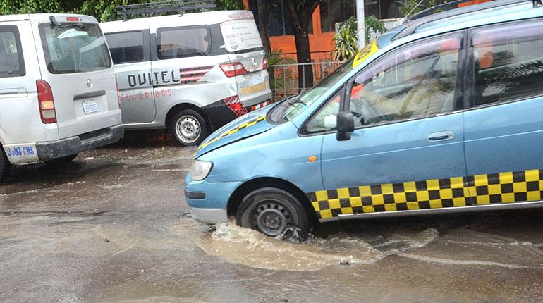 Daños en capa asfáltica podrían ser atendidos luego de las lluvias