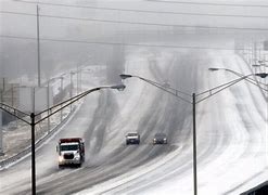 Feroz tormenta de nieve castiga seis estados de EEUU, hay 5 fallecidos