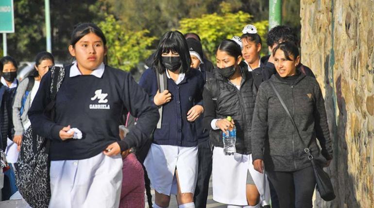 Ministro de Educación autoriza a regiones fijar fecha de horario invernal