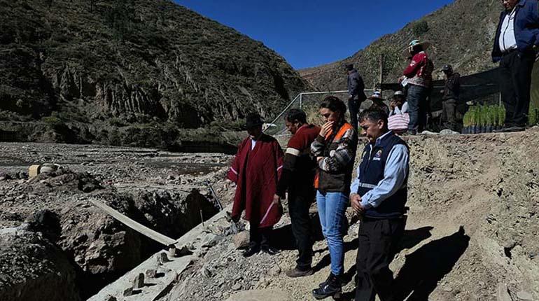 Gobernación y Kawsay Muju firman convenio para la construcción de muros de contención en Tacopaya