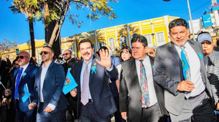 Manfred retorna a la Alcaldía y advierte a funcionarios que no permitirá corrupción