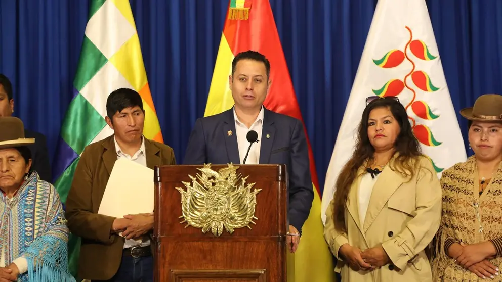 Lara impulsa leyes sobre canasta familiar para discapacitados y eliminación de inspección técnica vehicular