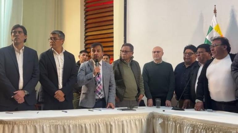 Choferes paceños levanta su paro tras firmar acuerdo con el Gobierno