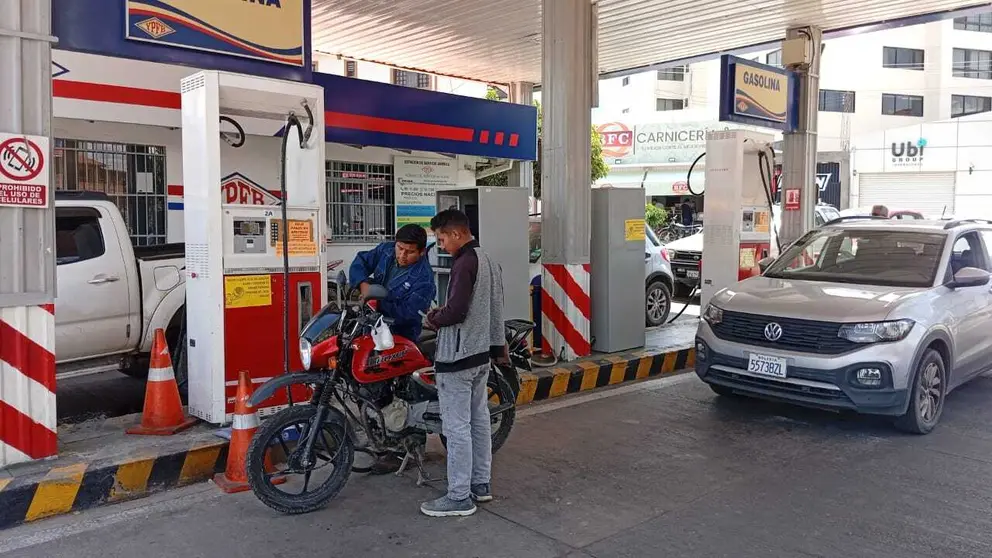 YPFB programa despacho de 1,6 millones de litros de gasolina en Cochabamba