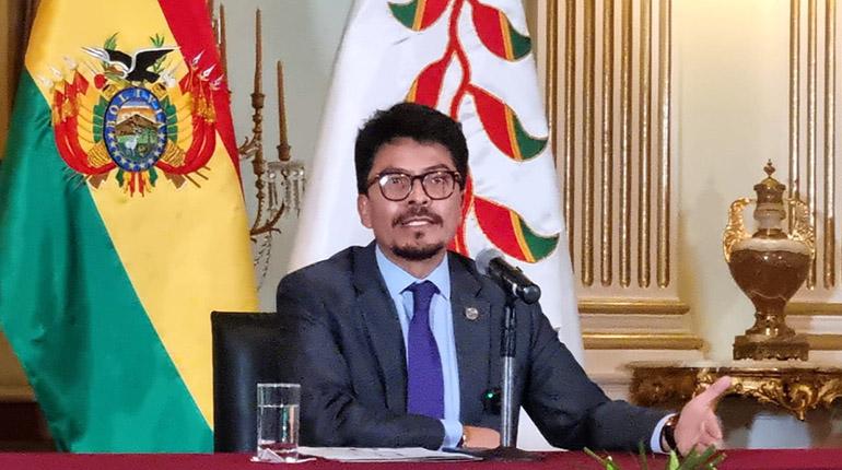 La Cancillería paga sus deudas y reduce personal