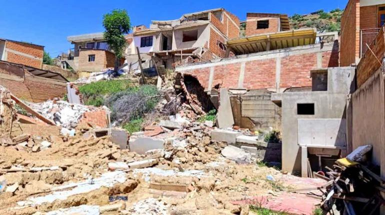 Persiste el drama de 22 familias por los deslizamientos en la OTB Nuevo Amanecer, en la zona sur