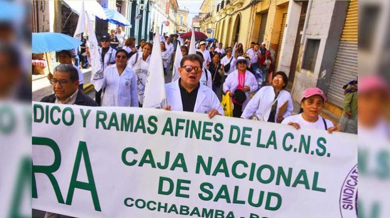 Médicos de la CNS paran por 24 horas; la administradora rechaza denuncias
