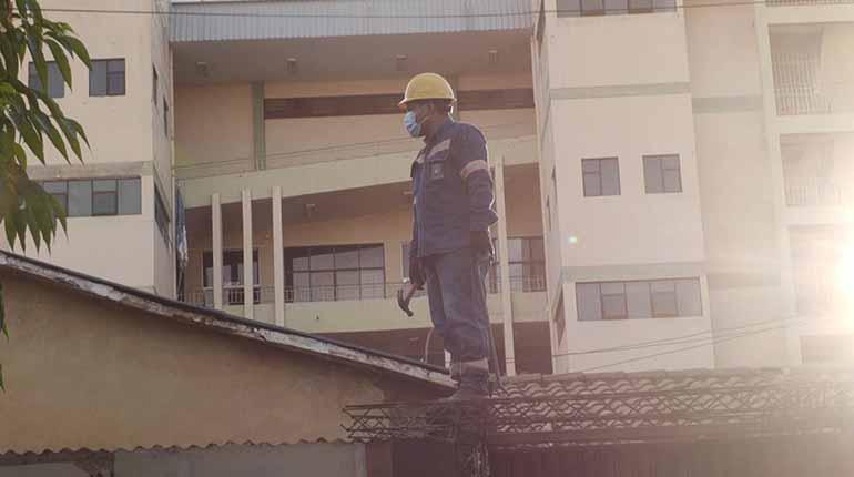 La Alcaldía de Cochabamba continúa con la demolición de casas en la Av. Oquendo